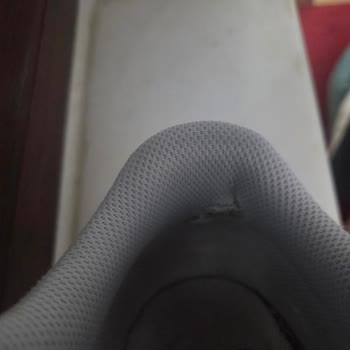 Nike Spor Ayakkabıda Topuk Kısmında Yırtık Ve Mağaza İnceleme Sorunu