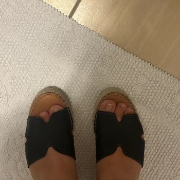 Farklı Model Ve Sıkı Terlik Nedeniyle Hayal Kırıklığı Yaşadım