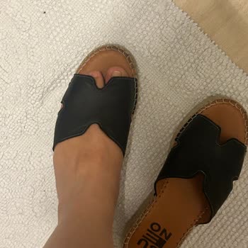 Farklı Model Ve Sıkı Terlik Nedeniyle Hayal Kırıklığı Yaşadım