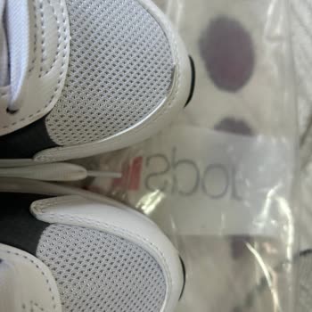 Puma Ayakkabıda Kesim Hatası Mağaza Tarafından Çözülmedi