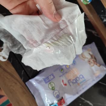 Islak Mendilden Çıkan Yabancı Madde Bebek Ürününde Özensizlik