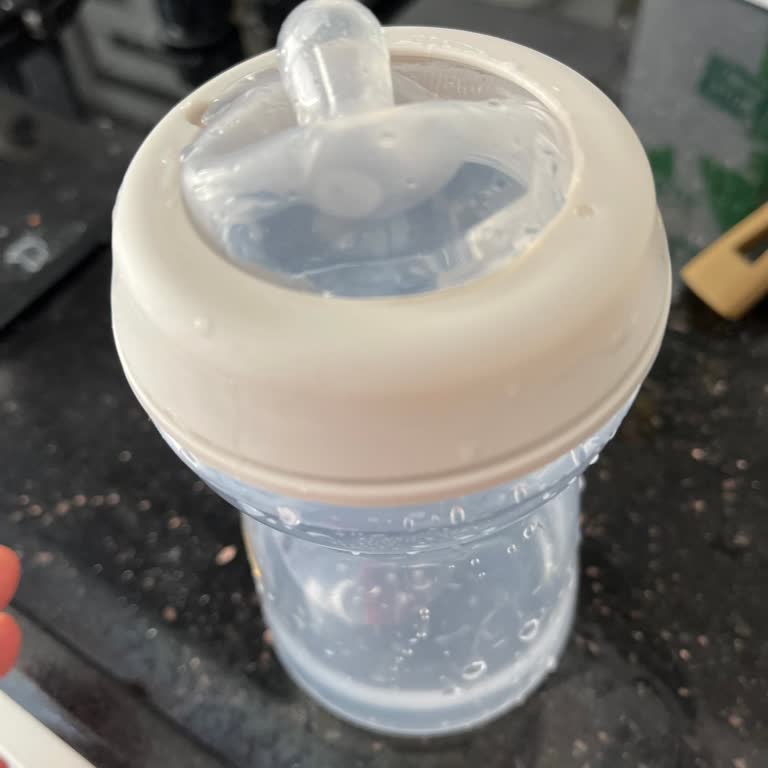 Aldığım Biberonun Emziği Sürekli İçine Kaçıyor, Destek Bekliyorum