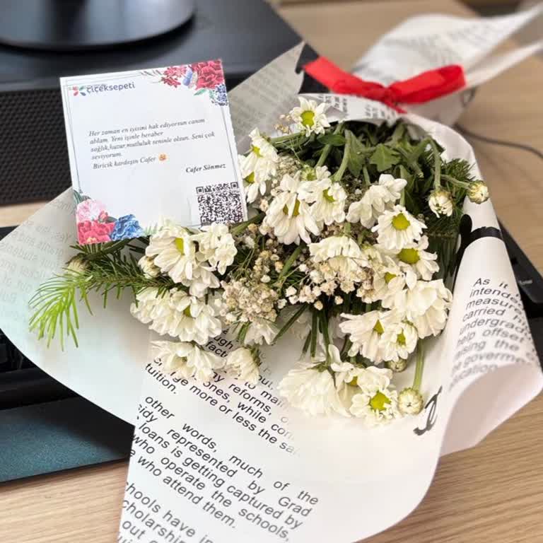 Çiçek Sepeti'nden Gelen Solmuş Ve Özensiz Çiçekler Hayal Kırıklığı Yarattı