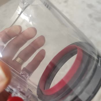 Dyson V12 Dikey Süpürge Toz Haznesi Kapağı Takılmıyor, Kullanım Güvenliği Sorunu