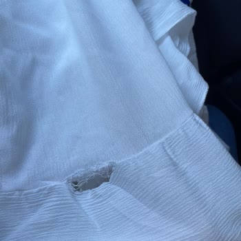 DeFacto'dan Aldığım Bluz Kısa Sürede İki Kez Yırtıldı, Hayal Kırıklığı Yaşadım