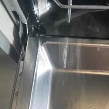 Çamaşır Makinesinde Geçmeyen Leke Problemi Ve Yetersiz Servis Desteği