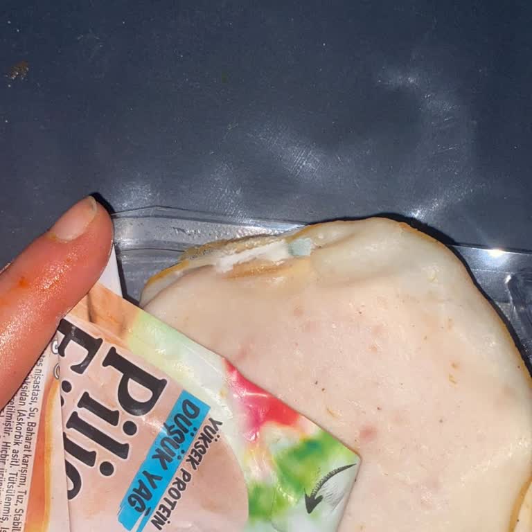 Aldığım Salam Küflü Ve Kötü Kokulu Çıktı, Mağdur Oldum