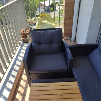 Balkon Koltuk Minderleri Kısa Sürede Tüylenip Beyazladı