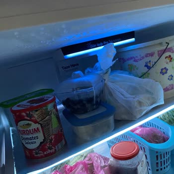 Yeni Alınan Buzdolabında Sürekli Tavan Kısmında Su Damlacıkları Sorunu Yaşanıyor