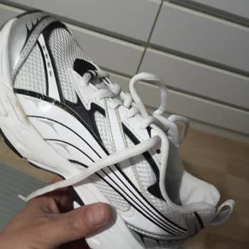 İkinci Giyimde Deforme Olan Ayakkabı İçin Sürekli Red Yanıtı