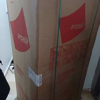 Sıfır Alınan Derin Dondurucuda Sinek Ölüsü Ve Hasarlı Kutu Mağduriyeti