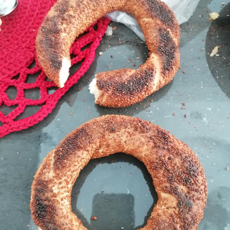 Aldığım Simitlerin Altı Fazla Yanık Çıktı, Memnun Kalmadım