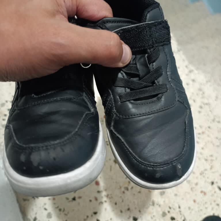 FLO Ayakkabı Kız Çocuk Ayakkabısında Kısa Sürede Deri Atması Ve Olumsuz İnceleme Sonucu!