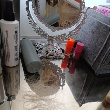 Şampuan Ve Saç Spreyi Kullanımı Sonrası Saç Dökülmesi Ve Psikolojik Etkileri