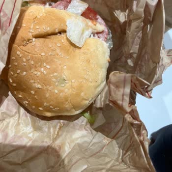 Küflü Ekmek Gönderen Restoran Ve Çözüm Sunmayan Destek