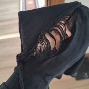 Bir Kere Giyilen Takımın Pantolonu Yırtıldı, İade Talep Ediyorum