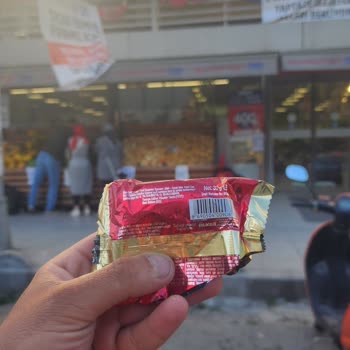 Son Kullanma Tarihi Geçmemiş Üründe Bozulma Ve Mağaza İlgisizliği