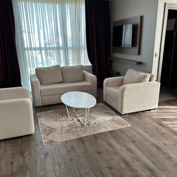 Aldığımız Odadan Küçük Ve Eksik Bir Odada Kalmak Zorunda Bırakıldık