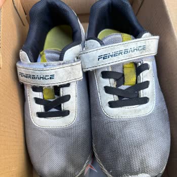 FLO'dan Alınan Fenerbahçe Lisanslı Çocuk Ayakkabısında Renk Değişimi Ve Yetersiz Müşteri Hizmeti