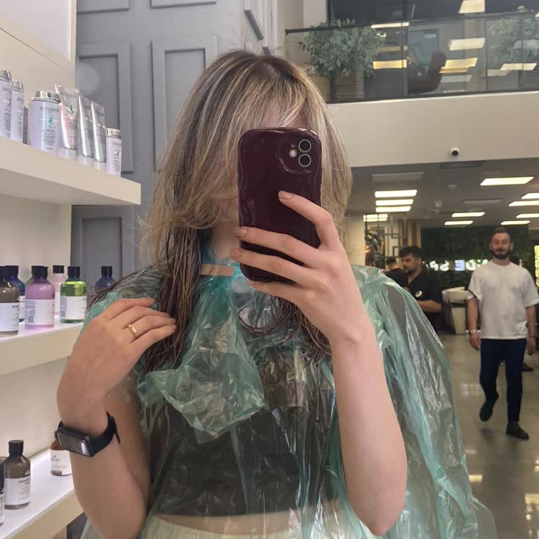 İstenilen Sıcak Sarı Saç Rengi Yerine Soğuk Tonlar Ve Profesyonellikten Uzak Yaklaşım