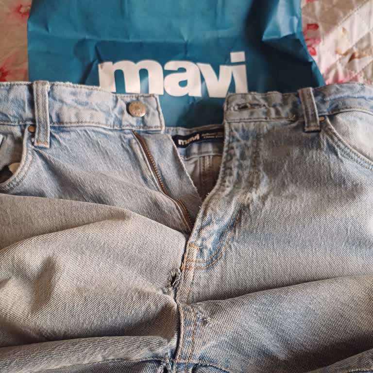 Mavi Giyim'den Alınan Kot Pantolonda Üretim Hatası Ve Garanti Sorunu