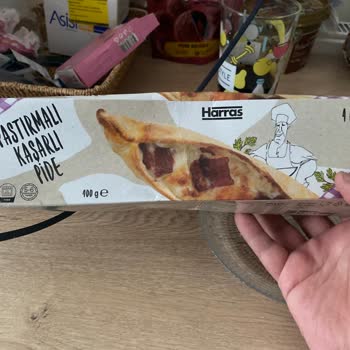 Pastırmalı Kaşarlı Pidenin İçinden Kıl Çıkması Hijyen Endişesi Yarattı