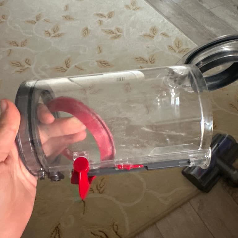 Dyson V15 Süpürgemde Tekrarlayan Lastik Çıkma Sorunu