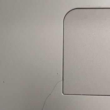 Casper Nirvana NB F650 Gold Laptop'ta Menteşe Ve Kasa Çatlama Sorunu