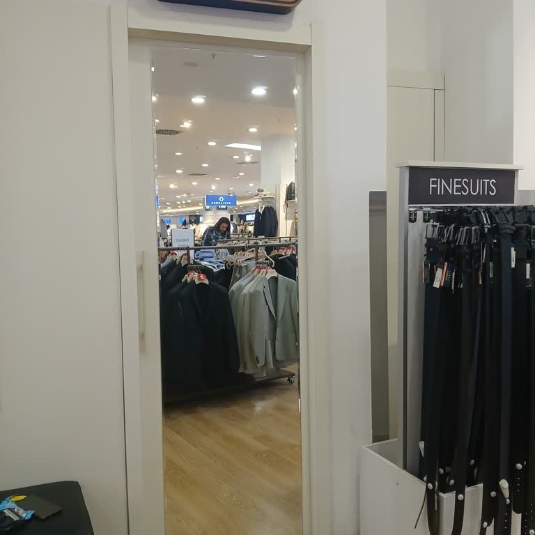 Deneme Kabinlerinin Azlığı Ve Sıra Sorunu Alışverişi Engelliyor