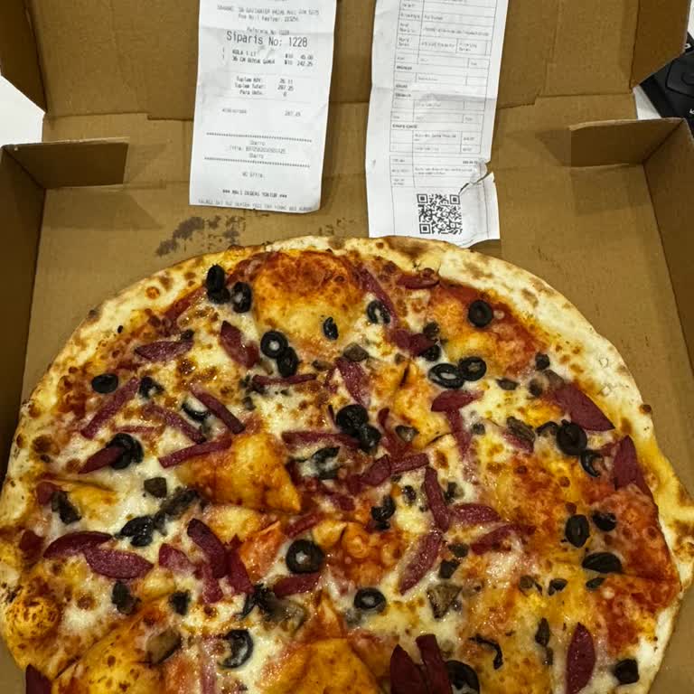 Sbarro Alerjime Rağmen Zeytinli Pizza Ve İlgisiz Şube Müdürü!