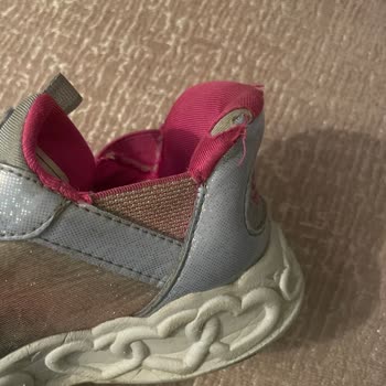 Çocuk Ayakkabısı Kısa Sürede Parçalandı, Garanti Sorumluluk Kabul Etmiyor