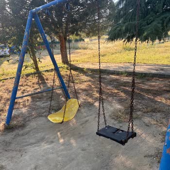 Mahalledeki Eski Ve Tehlikeli Çocuk Parkı İçin Çözüm Bekliyoruz