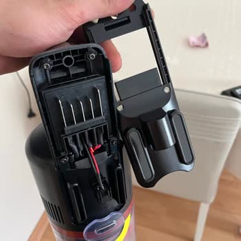 Philips 8000 Süpürgemin Batarya Kapağı Kırıldı Parça Temini Mümkün Mü