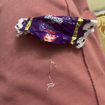 Bayram Şekerinden Çıkan Plastik Parçası Güvenimi Sarsıyor