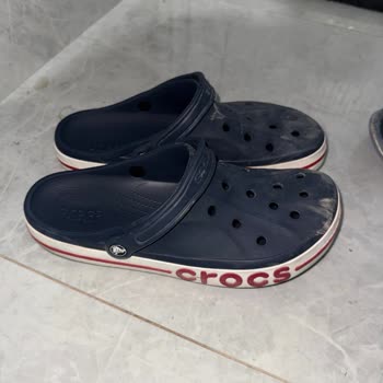 Crocs Terliklerim Sebepsiz Şekilde Daralıyor