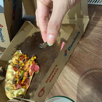 Dominos Pizzada Dev Zeytin Çekirdeğiyle Karşılaştım Dişimi Kırıyordum