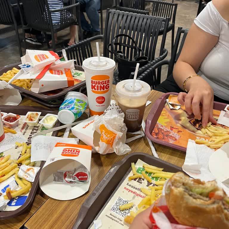 Burger King Aydın Meydan Şubesi'nde Temizlik Personelinin Davranışı Nedeniyle Yaşanan Mağduriyet