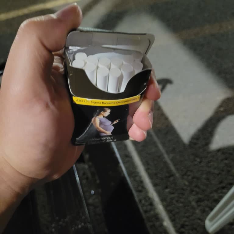 Winston Slender Blue Sigara Paketlerinde Tat Ve Boğaz Yanması Sorunu