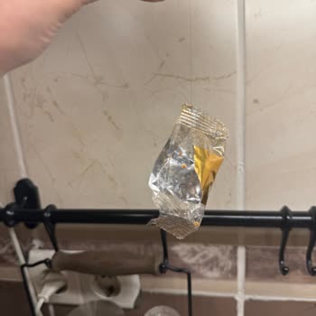 Çikolata Kaplamalı Hurmanın İçinden Saç Çıktı!