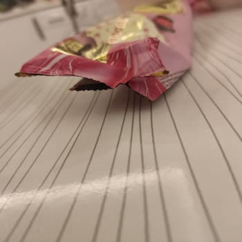 Açılmış Gibi Görünen Dondurma Paketi Ve Üretim Hatası Şüphesi