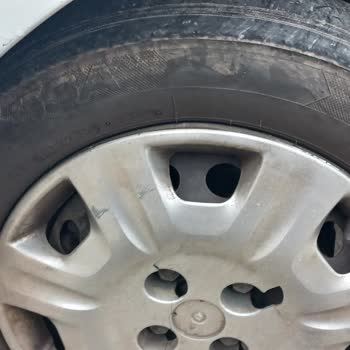 3 Ayda Tel Atan Kışlık Lastik Ve İlgisiz Satıcı