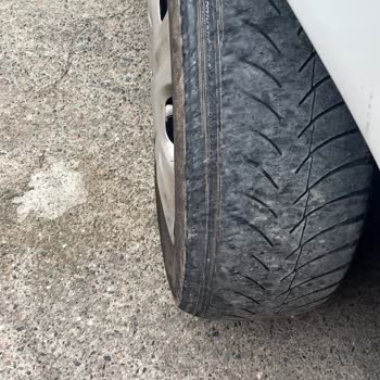 3 Ayda Tel Atan Kışlık Lastik Ve İlgisiz Satıcı