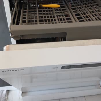 Bulaşık Makinesinde Paslanma Ve Plastik Kaplama Sorunu Sağlık Riski Yaratıyor