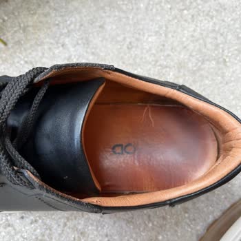 Aldığım Ayakkabının Tabanındaki Yazı Silindi Ve Çoraba Bulaşıyor