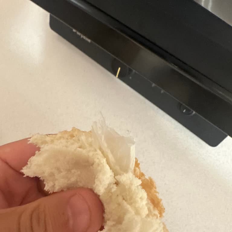 Aldığım Ekmekte Poşet Parçası Çıktı Endişe Yaşadık