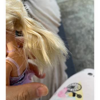 Barbie Bebek Sert Ayakları Ve Kötü Saçlarıyla Hayal Kırıklığı Yaşattı