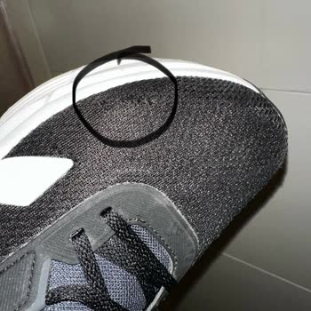 Yeni Alınan Ayakkabılar Kısa Sürede Yırtıldı Mağaza Sorumluluk Almadı