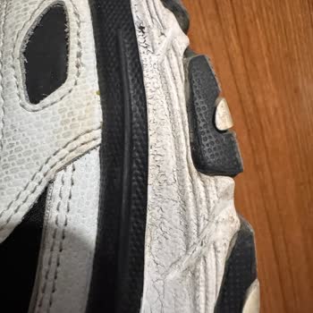 Skechers Sole Cracked in 4 Months