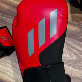 Adidas Boks Eldiveninde Lastik Ve Astar Sorunları Hayal Kırıklığı Yarattı