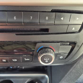 BMW 320i Ön Cam Fitili Ve Klima Butonlarında Üretim Kaynaklı Sorunlar